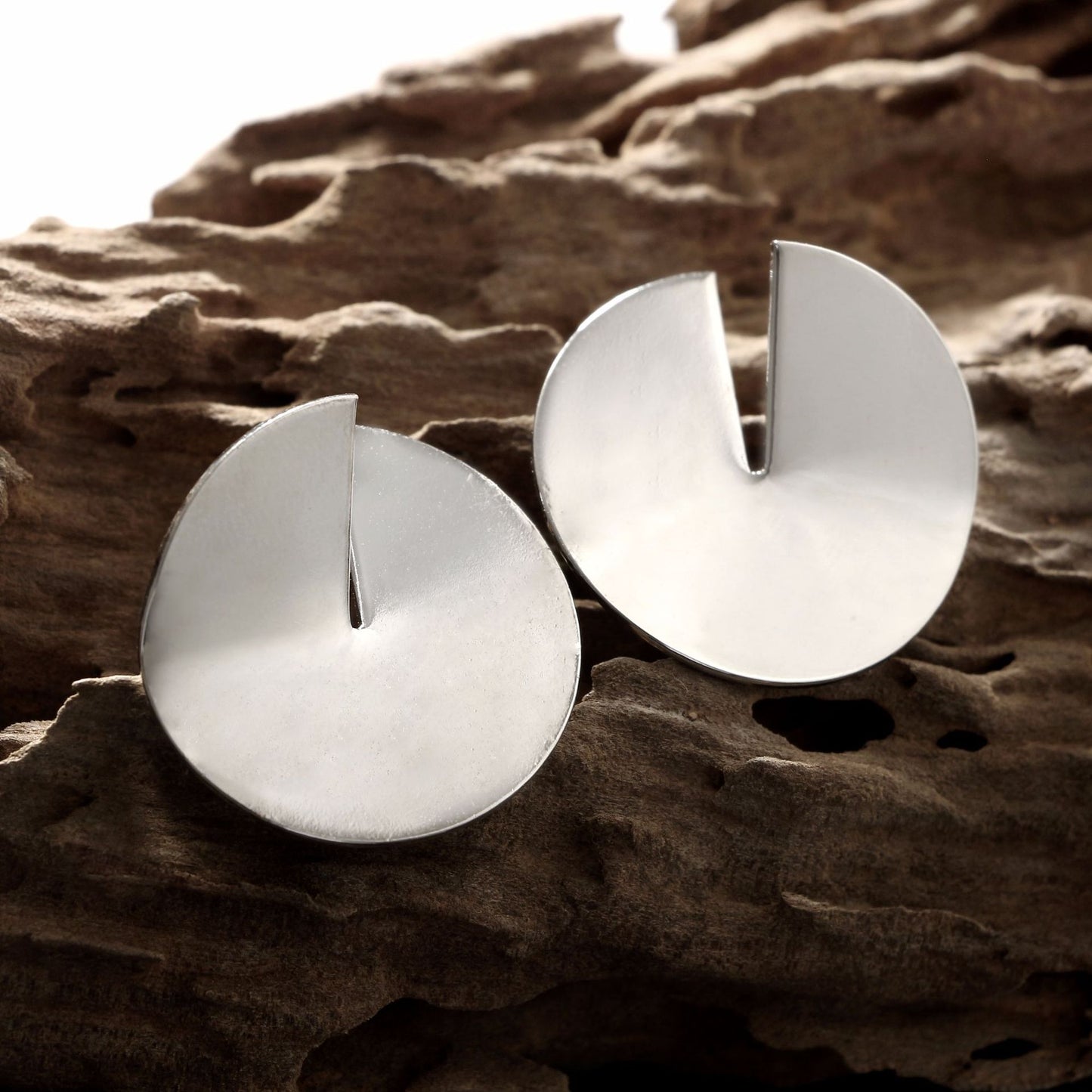 Vintage Alloy Open Metal Disc Earrings