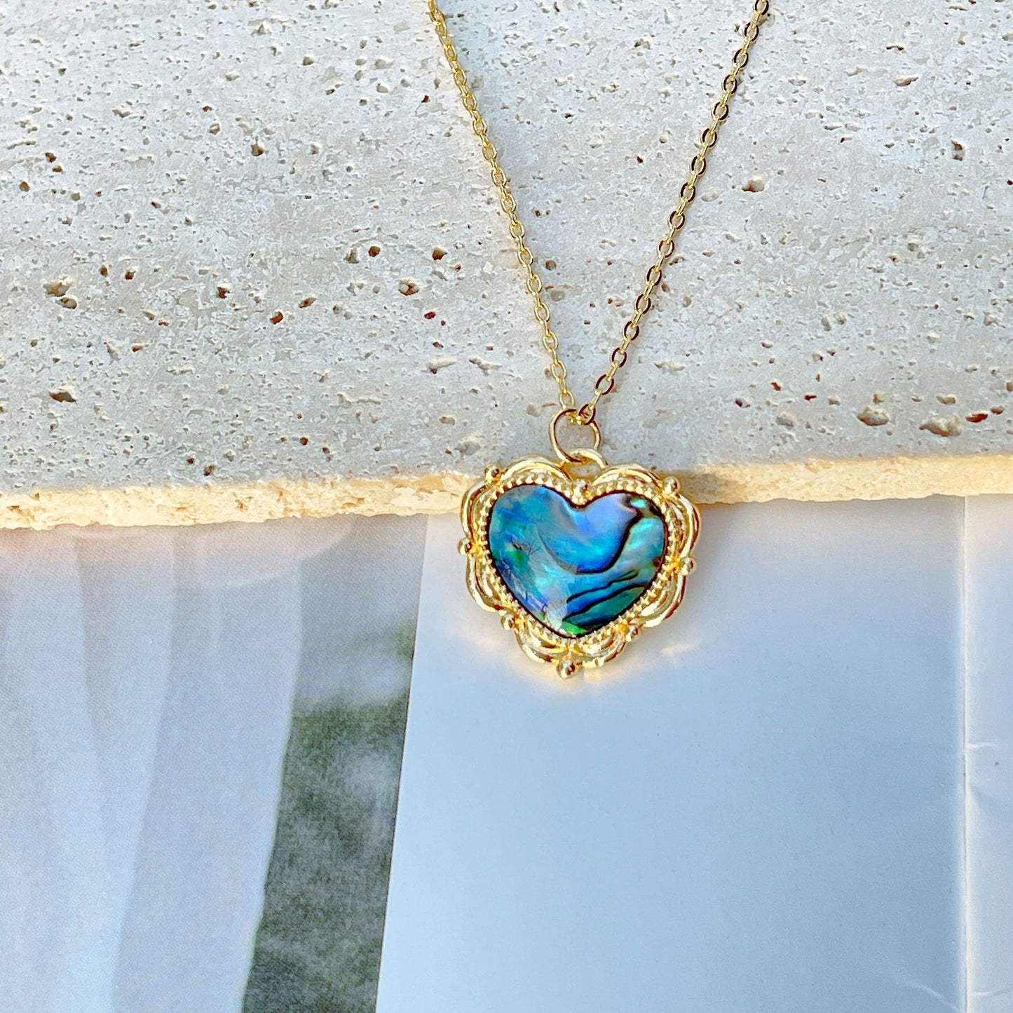 Ins Style Simple Style Round Heart Shape Rectangle Copper Gold Plated Round Ellipse Plating Opal Shell Pendant Necklace