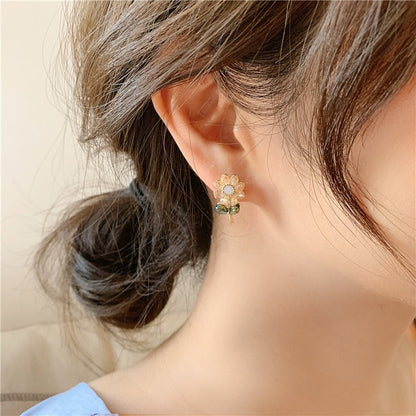 Korea Fresh Crystal Flower Stud Earrings Creative Wild Petals Earrings