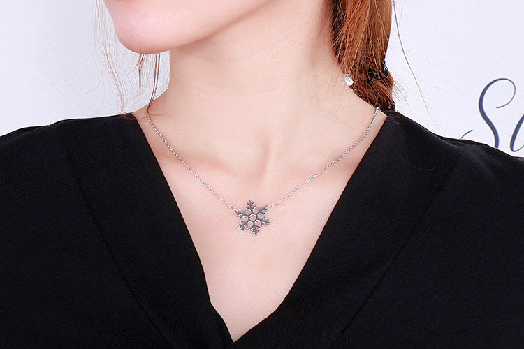 Kalen New European And American Foreign Trade Fashion Personalized Snowflake Necklace Fresh Christmas Gift Necklace Wholesale