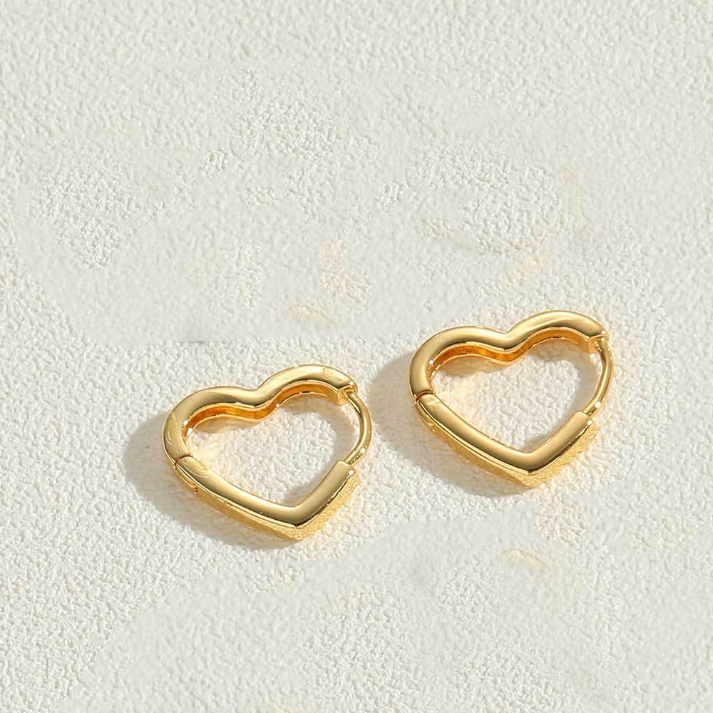 popular love French retro earrings independent station new heart-shaped design simple high-end texture earrings