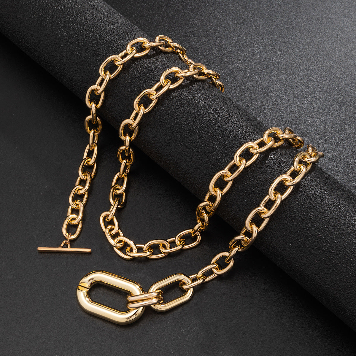 Vintage Style Geometric Solid Color Ccb Alloy Aluminum Plating Chain Women's Pendant Necklace