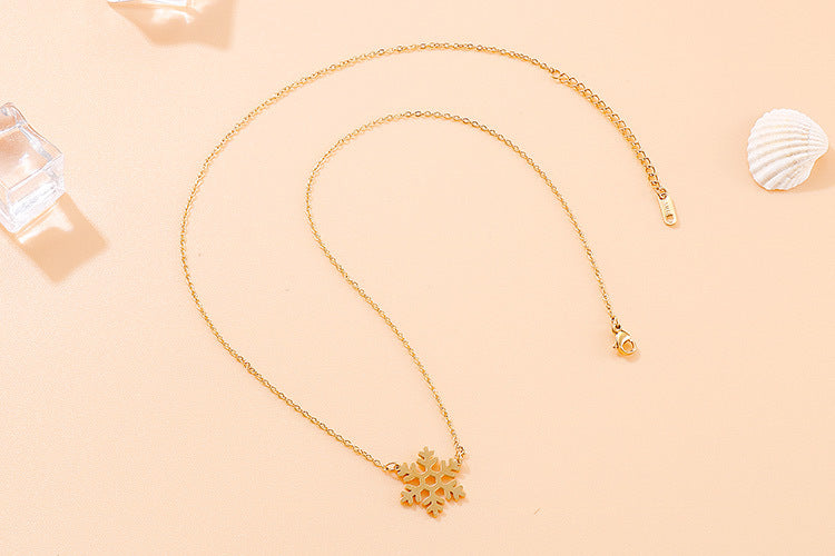 Kalen New European And American Foreign Trade Fashion Personalized Snowflake Necklace Fresh Christmas Gift Necklace Wholesale