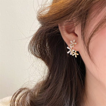 Simple Inlaid Zircon Pearl Flower Shaped Alloy Earrings Wholesale