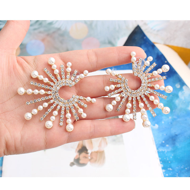 Luxurious Flower Alloy Plating Artificial Pearls Rhinestones Women's Ear Studs 1 Pair