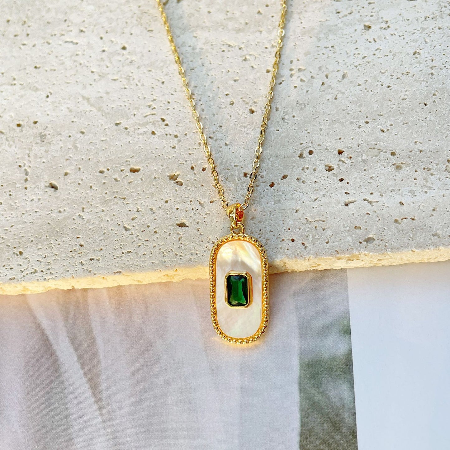 Ins Style Simple Style Round Heart Shape Rectangle Copper Gold Plated Round Ellipse Plating Opal Shell Pendant Necklace