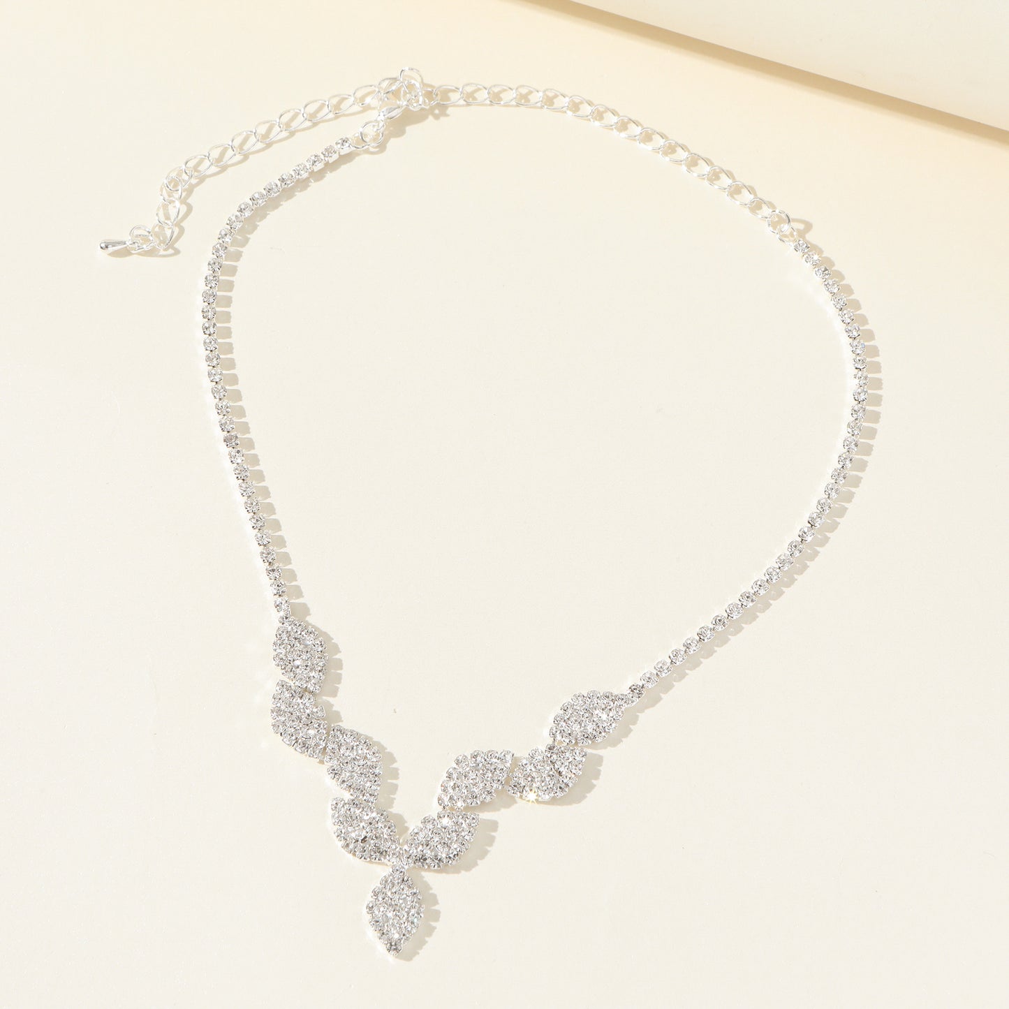 Simple Style Classic Style Waves Rhinestone Inlay Rhinestones Women's Necklace