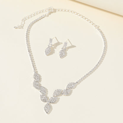 Simple Style Classic Style Waves Rhinestone Inlay Rhinestones Women's Necklace