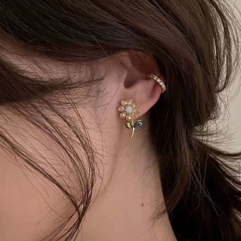 Korea Fresh Crystal Flower Stud Earrings Creative Wild Petals Earrings