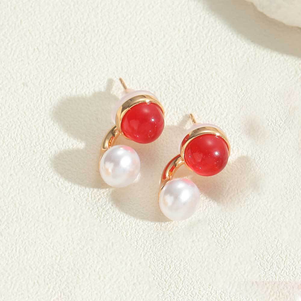 European and American popular small and delicate acrylic flower earrings are niche fashion personality versatile simple pearl earrings women