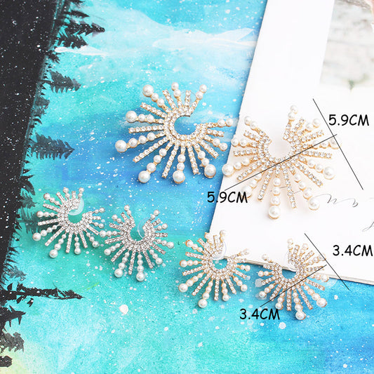 Luxurious Flower Alloy Plating Artificial Pearls Rhinestones Women's Ear Studs 1 Pair