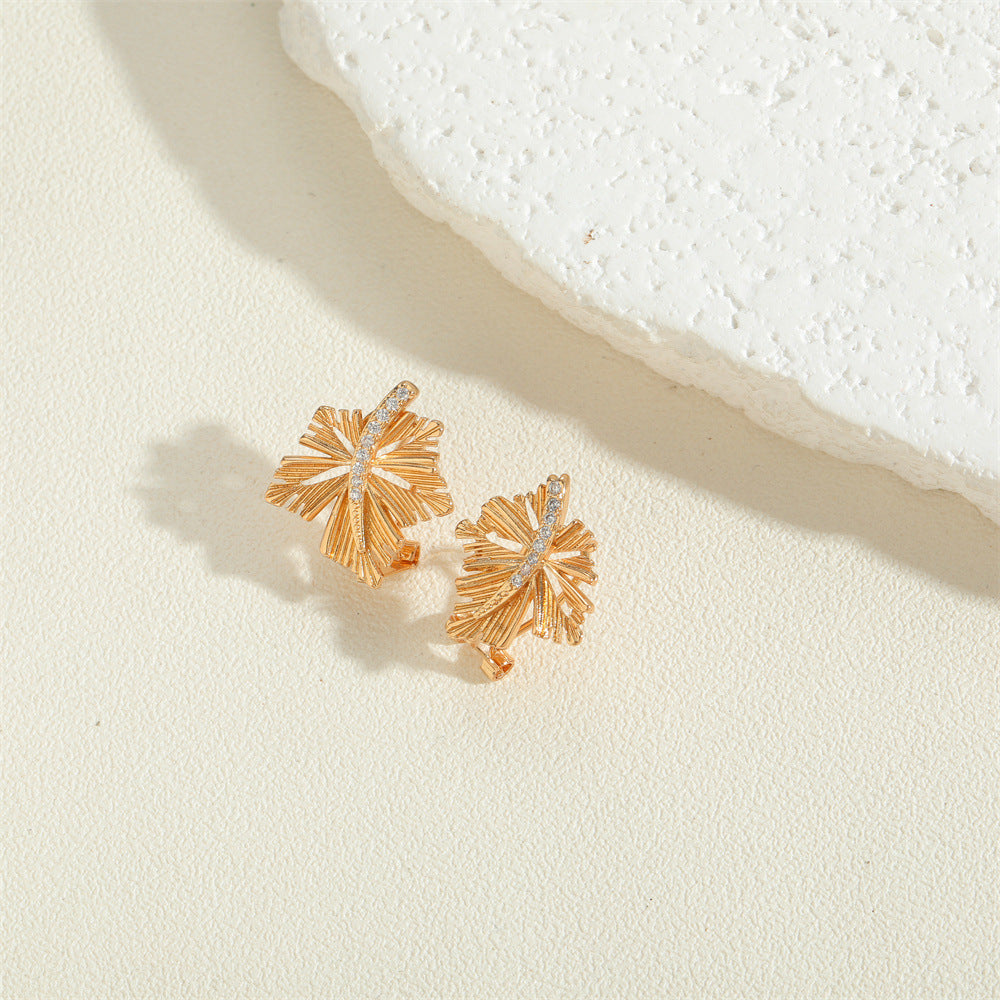 AliExpress's explosive copper-plated 14K real gold leaves, personality style trend earrings, ins style temperament, Internet celebrity same earrings