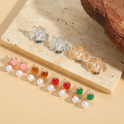 European and American popular small and delicate acrylic flower earrings are niche fashion personality versatile simple pearl earrings women