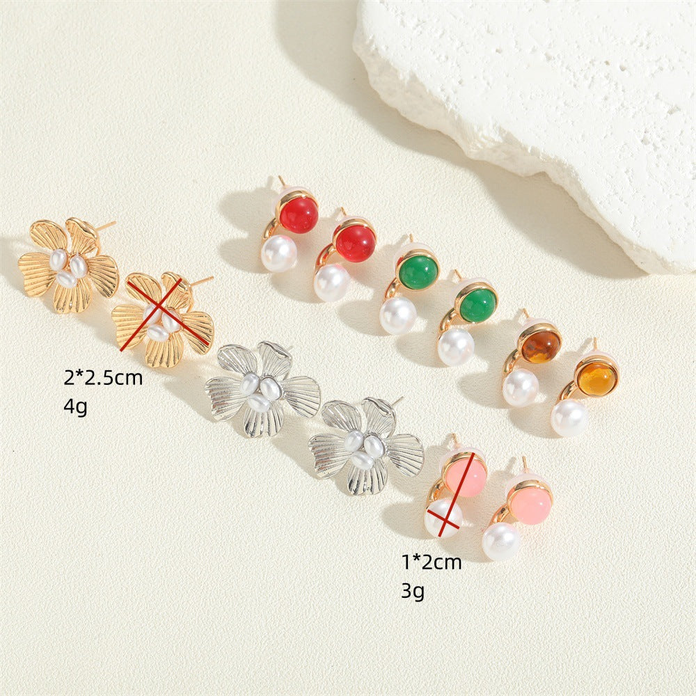 European and American popular small and delicate acrylic flower earrings are niche fashion personality versatile simple pearl earrings women