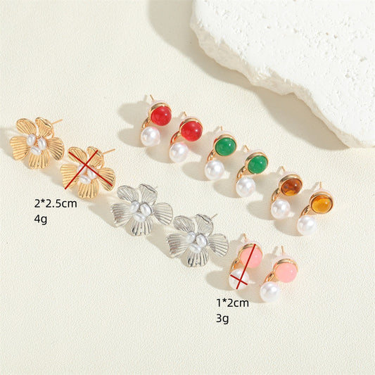 European and American popular small and delicate acrylic flower earrings are niche fashion personality versatile simple pearl earrings women