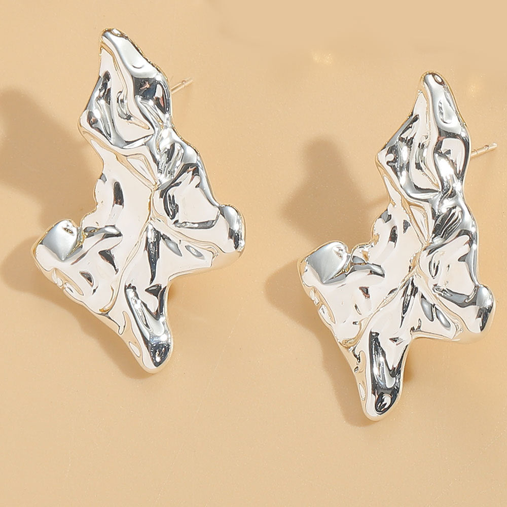 Cross-border hot-selling high-quality French retro high-end leaf design earrings are niche temperament and versatile earrings and accessories