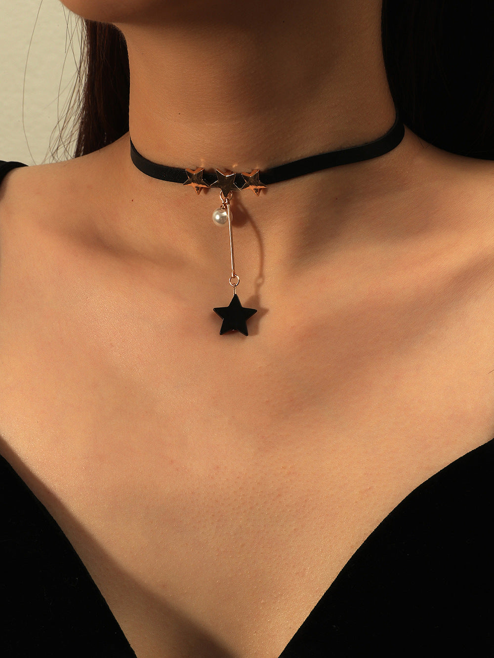 Retro Heart Lace Women's Necklace