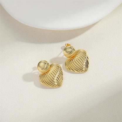 European and American new cold scenery, love, light luxury, design, earrings, niche fashion, high-end trendy earrings, women