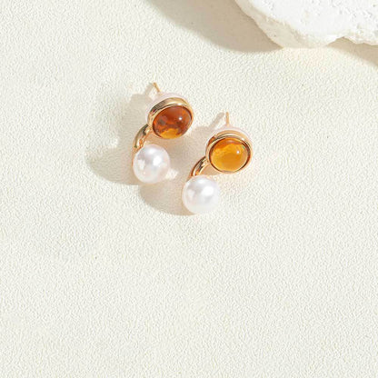 European and American popular small and delicate acrylic flower earrings are niche fashion personality versatile simple pearl earrings women