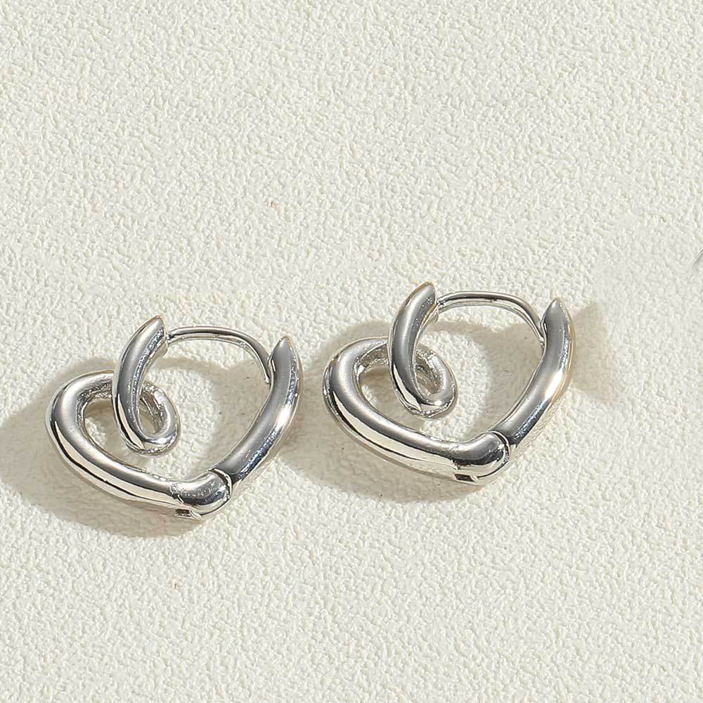 popular love French retro earrings independent station new heart-shaped design simple high-end texture earrings