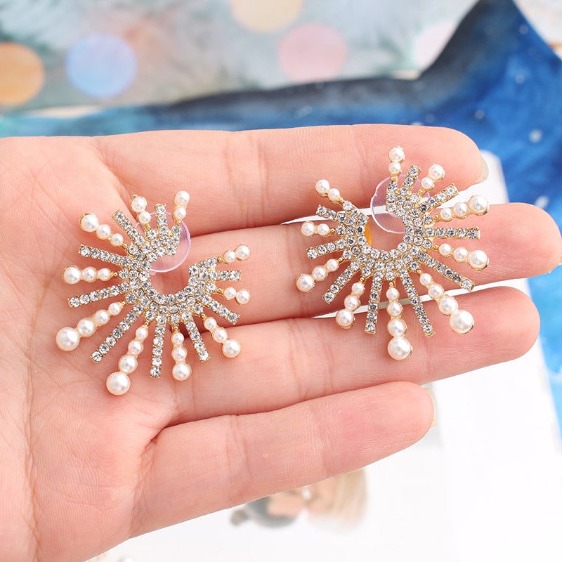 Luxurious Flower Alloy Plating Artificial Pearls Rhinestones Women's Ear Studs 1 Pair
