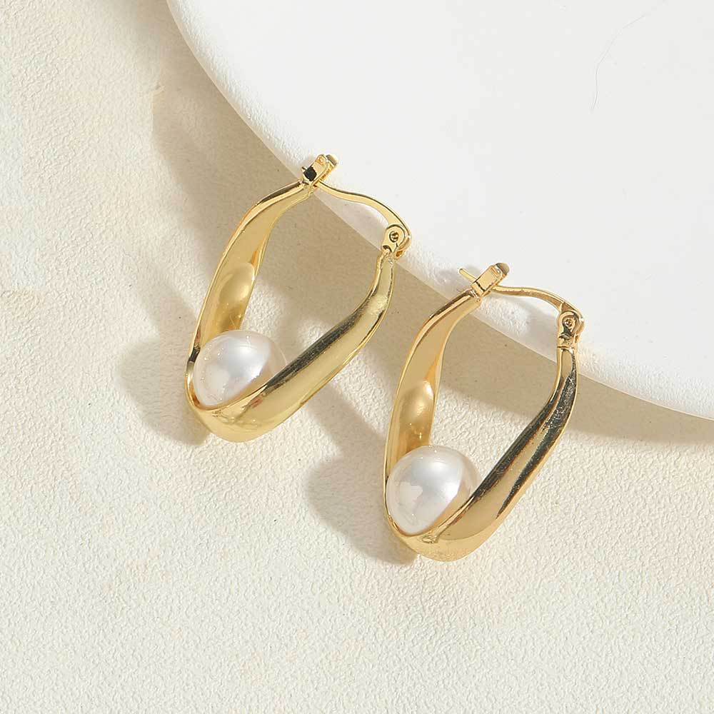 European and American popular light luxury temperament C-shaped pearl earrings, copper-plated 14K real gold, Internet celebrities, the same high-end earrings, earrings