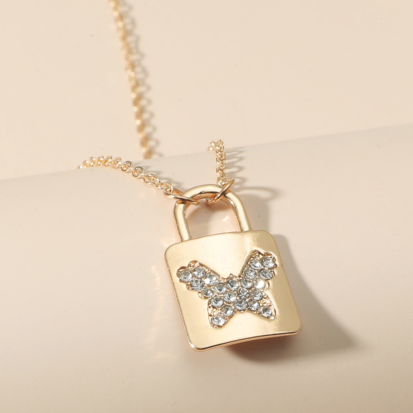 Creative Fashion Diamond Butterfly Lock Pendant Alloy Necklace Wholesale Gooddiy