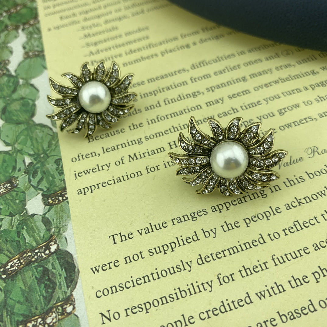 1 Pair Vintage Style Flower Inlay Alloy Artificial Pearls Zircon Ear Studs