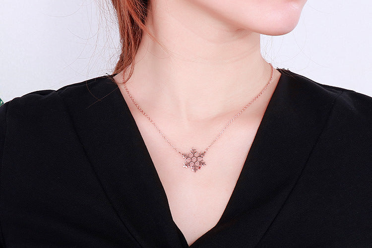 Kalen New European And American Foreign Trade Fashion Personalized Snowflake Necklace Fresh Christmas Gift Necklace Wholesale