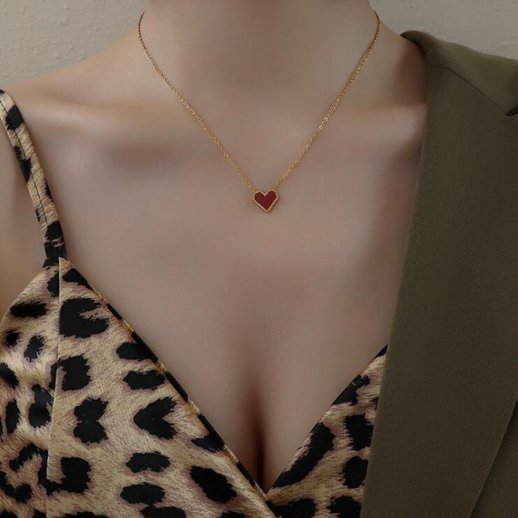 L165 French Entry Lux Red Heart Enamel Clavicle Chain Necklace Titanium Steel 18k Gold Vintage Heart Shaped Clavicle Necklace