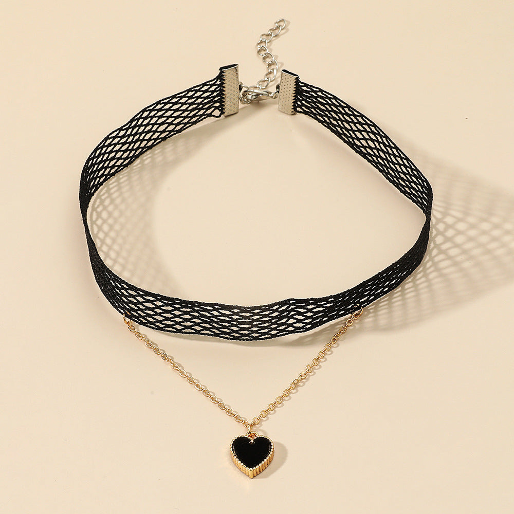 Retro Heart Lace Women's Necklace