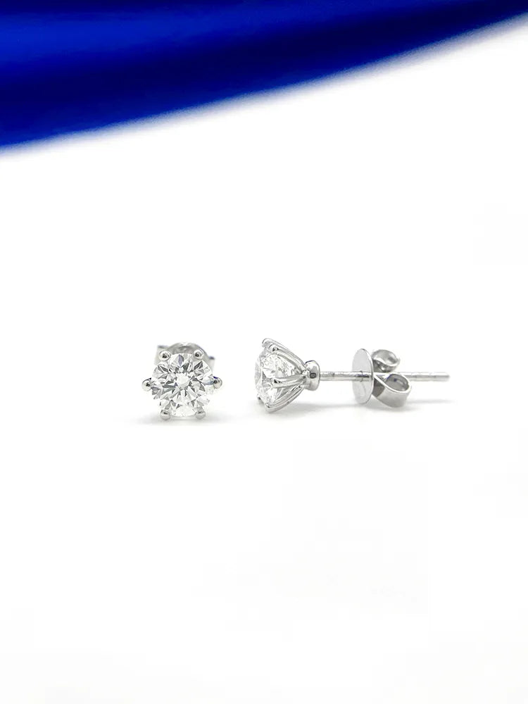 A Pair Of Six-Claw Ear Studs 18K Main Stone 0.506ct Auxiliary Stone 0.502ct Total Weight 1.14G Net Weight 0.93