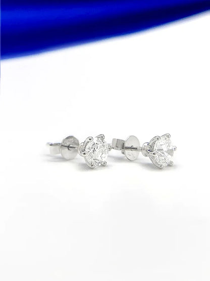 A Pair Of Six-Claw Ear Studs 18K Main Stone 0.506ct Auxiliary Stone 0.502ct Total Weight 1.14G Net Weight 0.93