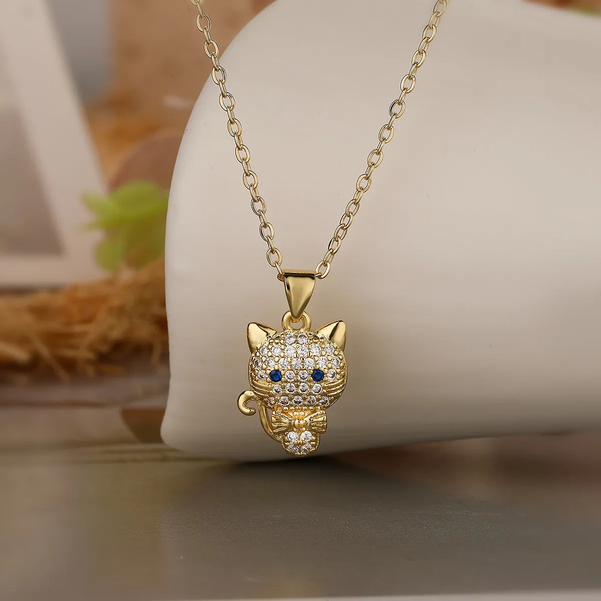 Simple Style Commute Cat Copper 18k Gold Plated Zircon Pendant Necklace In Bulk