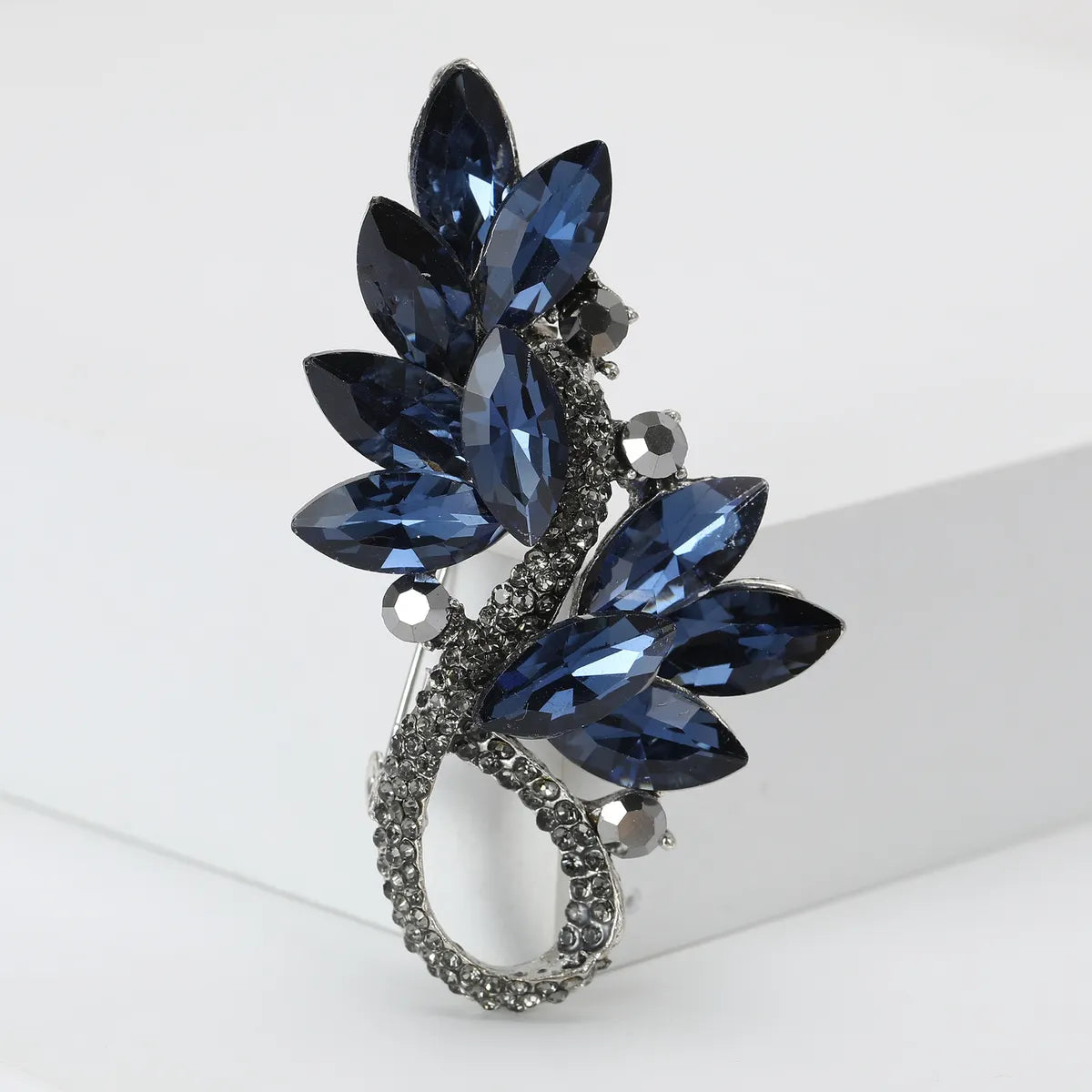 Artistic Flower Alloy Inlay Rhinestones Women'S Brooches