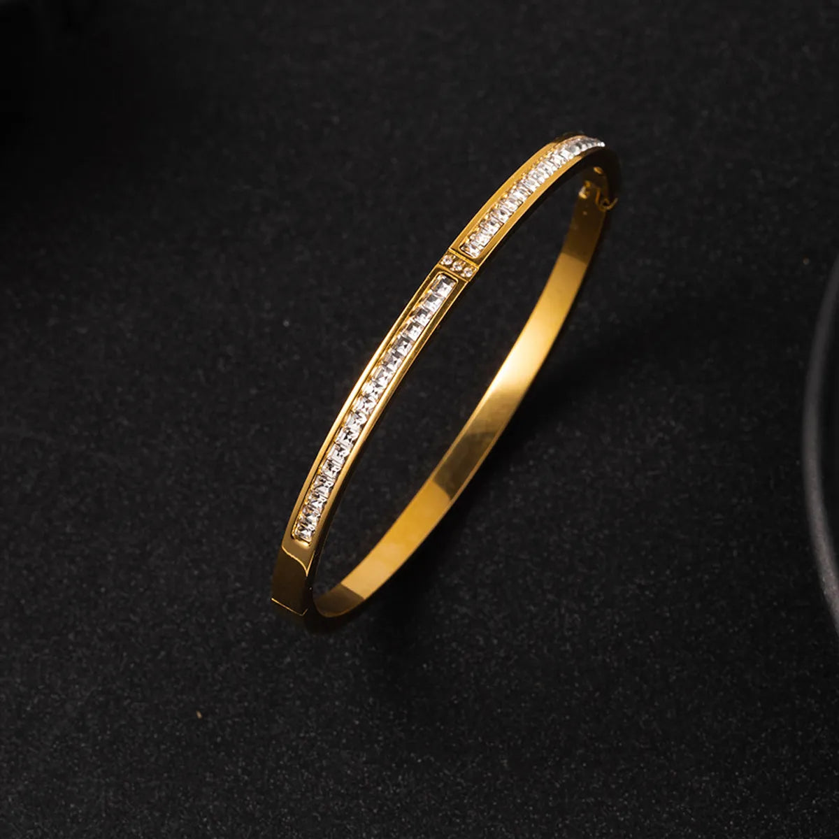 Basic Classic Style Round Titanium Steel Inlay Zircon Bangle