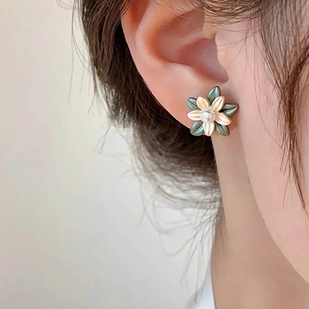 Basic Flower Alloy Inlay Pearl Women's Ear Studs