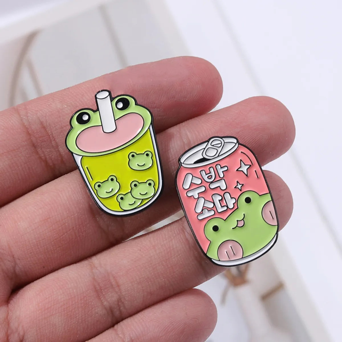 Basic Frog Alloy Stoving Varnish Unisex Brooches