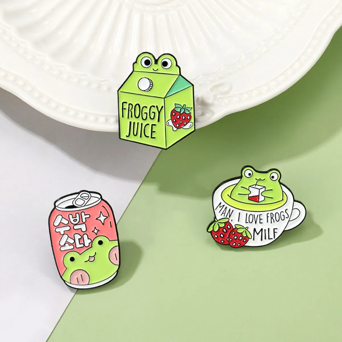 Basic Frog Alloy Stoving Varnish Unisex Brooches