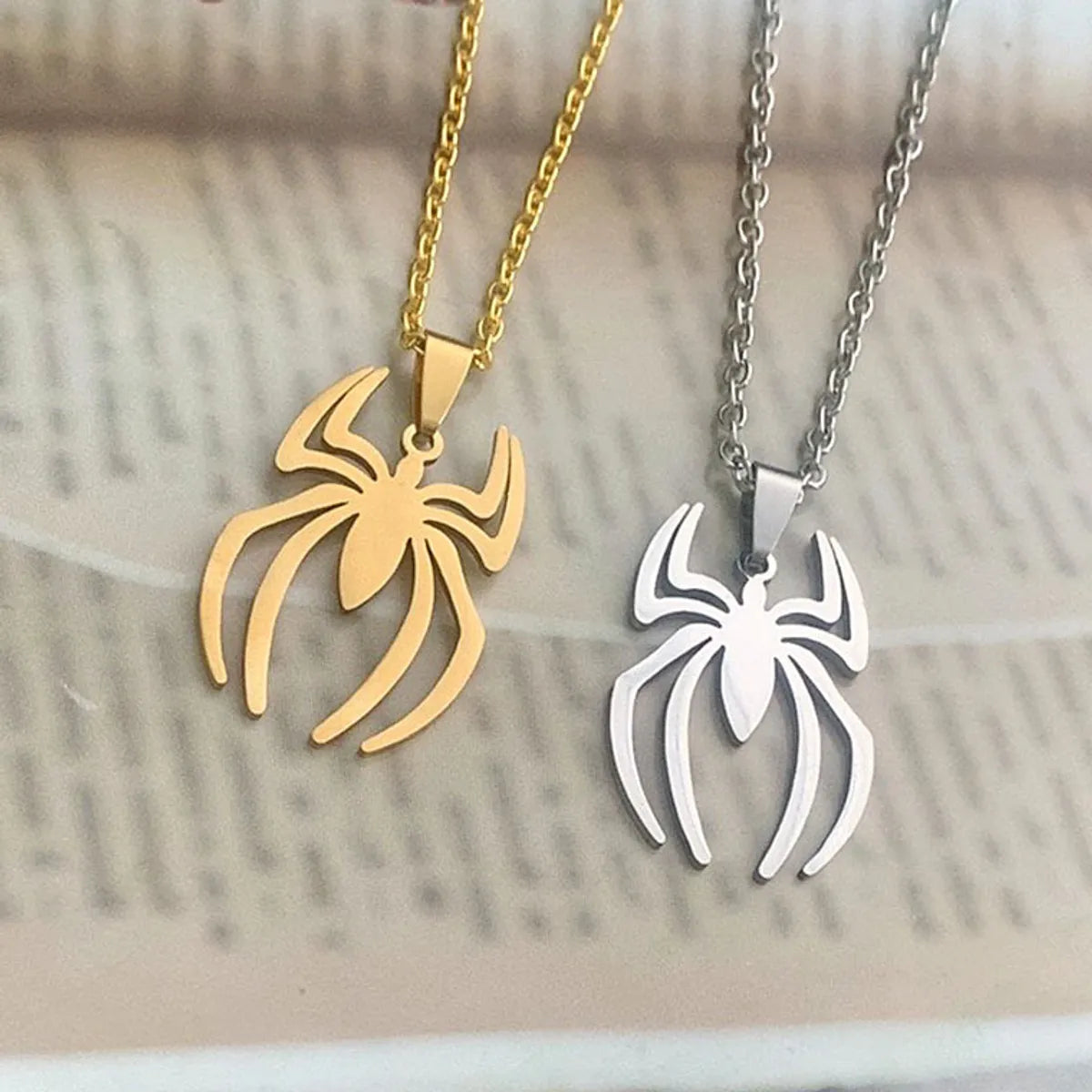 Vintage Style Simple Style Solid Color Spider Titanium Steel Plating Pendant Necklace