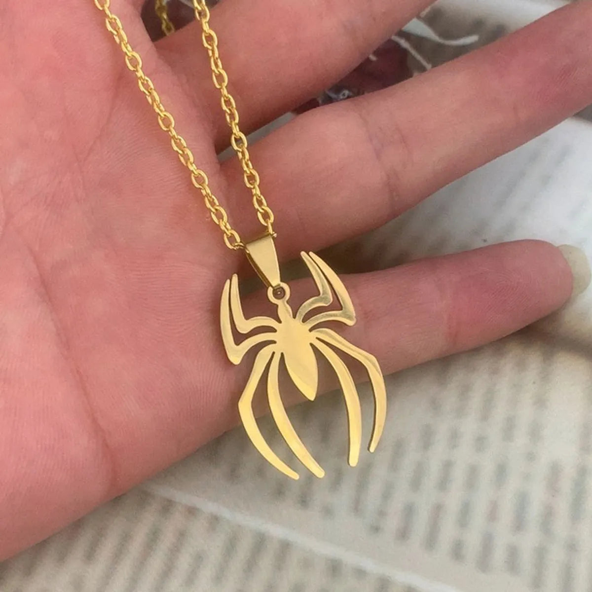 Vintage Style Simple Style Solid Color Spider Titanium Steel Plating Pendant Necklace