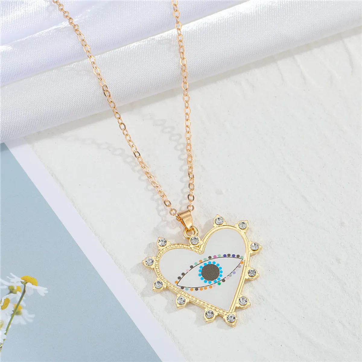 Bohemia New Diamond Heart-shaped Demon Eye Necklace