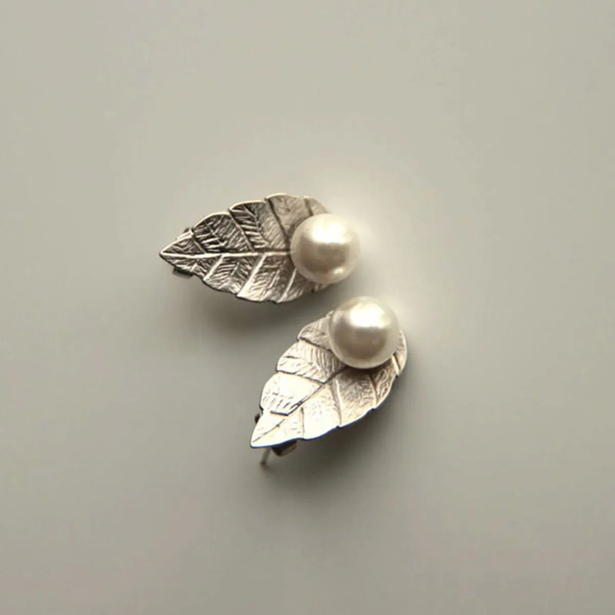 Bohemian Beautiful Pearl Leaf Stud Earrings Exquisite European And American Earrings