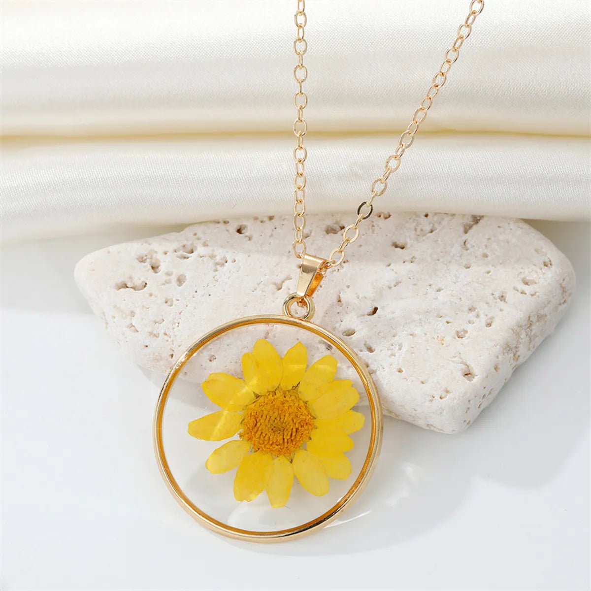 Bohemian Natural Dried Flower Transparent Round Resin Necklace