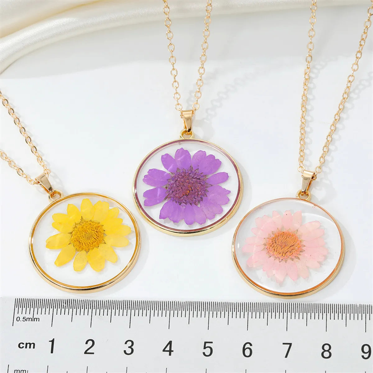 Bohemian Natural Dried Flower Transparent Round Resin Necklace