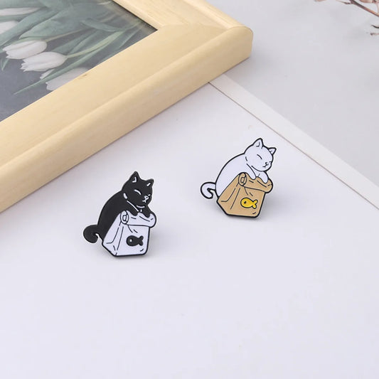 Cartoon Cute White Cat Black Cat Backpack Alloy Brooch