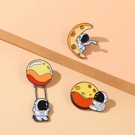 Cartoon Style Astronaut Moon Alloy Plating Unisex Brooches