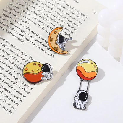 Cartoon Style Astronaut Moon Alloy Plating Unisex Brooches