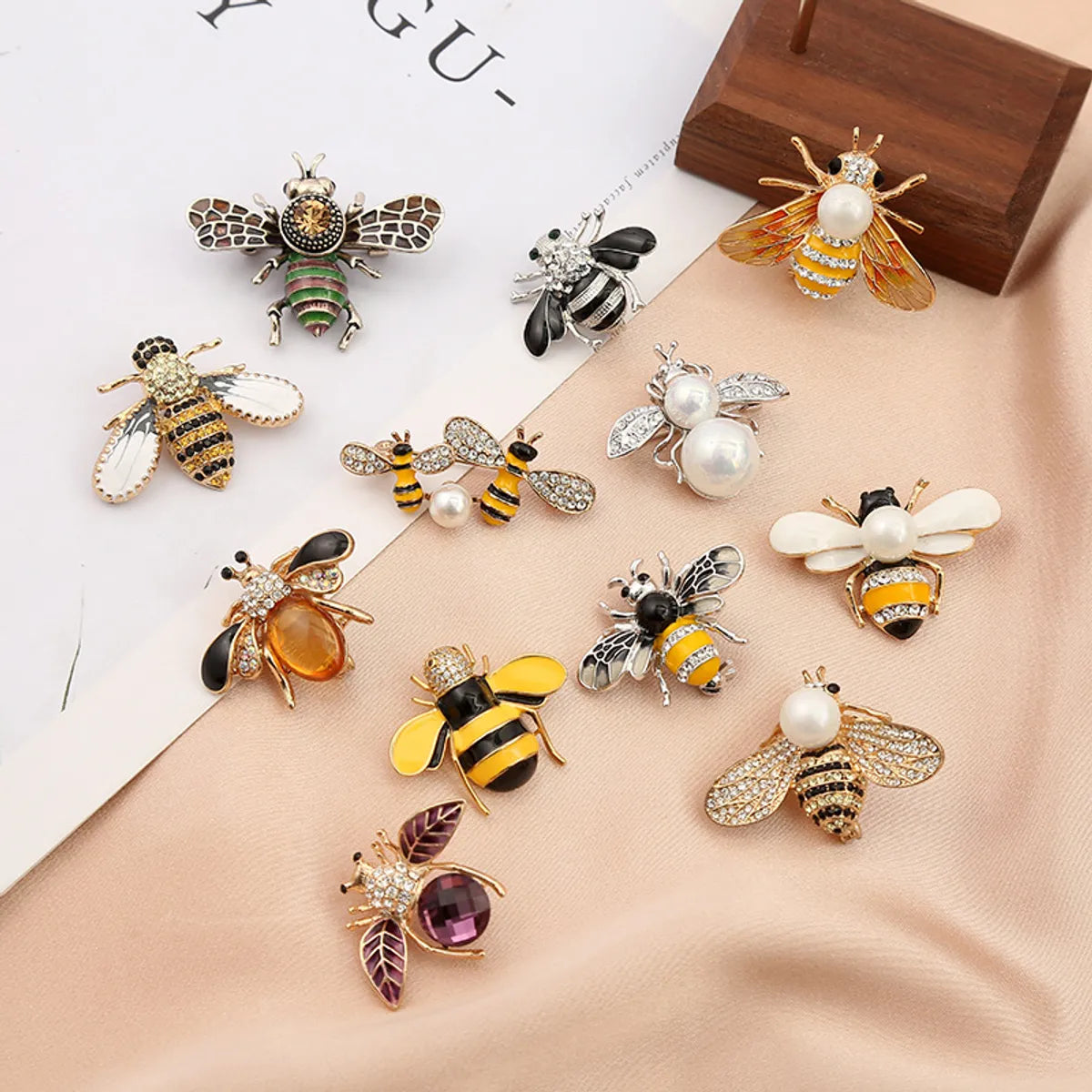 Cartoon Style Bee Imitation Pearl Alloy Rhinestone Enamel Unisex Brooches