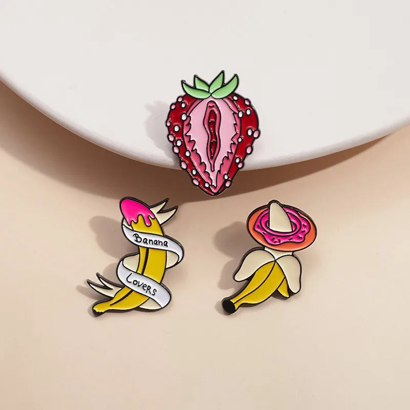 Cartoon Style Cute Sweet Fruit Strawberry Zinc Alloy Plating Unisex Brooches